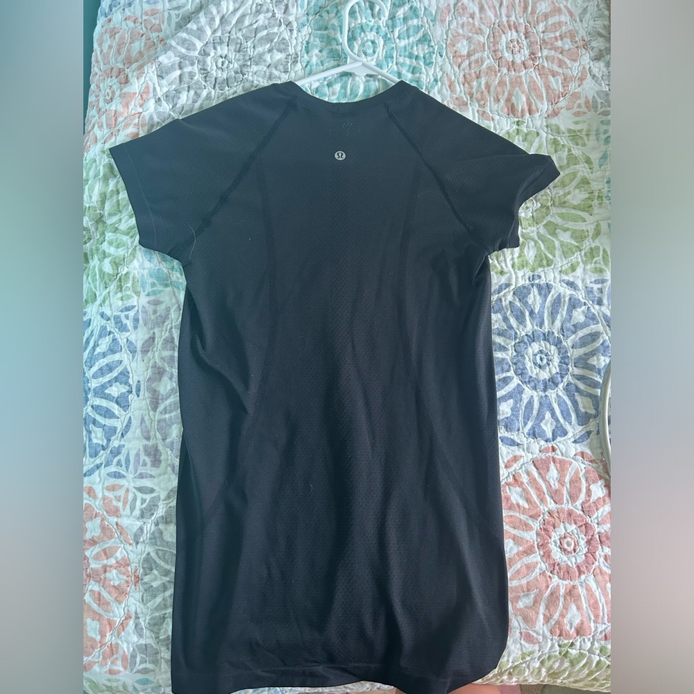 Black lulu short sleeve swiftly tech